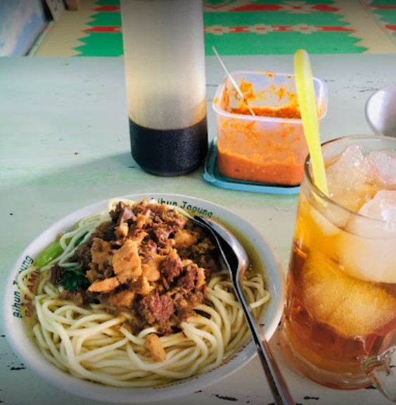 Mie Ayam Pak Rohmadi via Google Maps Amirul Dhamier, 1. Mie Ayam Lek Wie, 2. Mie Ayam Pak Yanto, 3. Mie Ayam Pak Kribo, 4. Mie Ayam Pangsit Pak Jo, 5. Mie Ayam Bakso Podomoro, 6. Bakso & Mie Ayam Ojo Lali, 7. Mie Ayam Bakso Ngudi Rahayu, 8. Kedai Mie Ayam Lek Wie, 9. Angkringan omah kali, 10. Kedai Mie Ayam Gading, 11. Bakmi 515, Muntilan, 12. Bakso Balungan Pak Granat, 13. Bakso Lezat, Secang Temanggung, 14. Dapure Mbok Yess, Muntilan, 15. Dewi Indah Chinese Food MTL, Semaken, 16. Kedai Kaptenku, 17. Mie Ayam Bangka Dan Mie Sapi ABC, Muntilan, 18. Ngombe Leh Borobudur, Wanurejo, 19. PS YAMIEN, 20. RM. Sari Alam, Ruko Grand Cawang, 21. Mie Ayam Jujugan, 22. Mie Ayam Pelangi, 23. Mie Ayam Alam Segar, 24. Mie Ayam Alband, 25. Mie Ayam Pak Slamet, 26. Mie Ayam Pak Rohmadi, 27. Kedai Mie Ayam Spesial “CJDW”, 28. Kedai MIKANA MAXI
