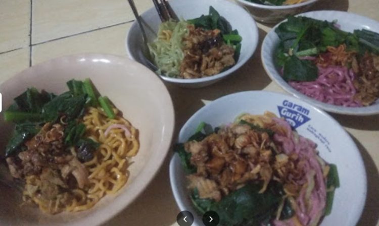 Mie Ayam Pelangi via Google Maps Sur Yanto, 1. Mie Ayam Lek Wie, 2. Mie Ayam Pak Yanto, 3. Mie Ayam Pak Kribo, 4. Mie Ayam Pangsit Pak Jo, 5. Mie Ayam Bakso Podomoro, 6. Bakso & Mie Ayam Ojo Lali, 7. Mie Ayam Bakso Ngudi Rahayu, 8. Kedai Mie Ayam Lek Wie, 9. Angkringan omah kali, 10. Kedai Mie Ayam Gading, 11. Bakmi 515, Muntilan, 12. Bakso Balungan Pak Granat, 13. Bakso Lezat, Secang Temanggung, 14. Dapure Mbok Yess, Muntilan, 15. Dewi Indah Chinese Food MTL, Semaken, 16. Kedai Kaptenku, 17. Mie Ayam Bangka Dan Mie Sapi ABC, Muntilan, 18. Ngombe Leh Borobudur, Wanurejo, 19. PS YAMIEN, 20. RM. Sari Alam, Ruko Grand Cawang, 21. Mie Ayam Jujugan, 22. Mie Ayam Pelangi, 23. Mie Ayam Alam Segar, 24. Mie Ayam Alband, 25. Mie Ayam Pak Slamet, 26. Mie Ayam Pak Rohmadi, 27. Kedai Mie Ayam Spesial “CJDW”, 28. Kedai MIKANA MAXI