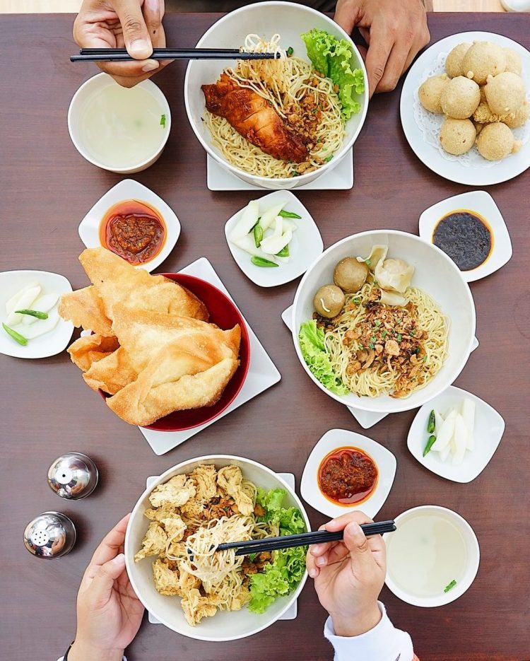 Mie Kudusan via Insatagram.com @ngalamkuliner, 1. Mie Ayam Solo Pak Doel, 2. Mie Ceker Cak Kribo, 3. Mie Ayam Pagak, 4. Pangsit Mie Ayam, 5. Depot Mie Malang Gadjah Mada 1, 6. Hot Cui Mie, 7. Depot Pangsit Mie Bromo Pojok, 8. Kedai Mie Sutoyo, 9. Depot Hoklay, 10. Pangsit Mie Pak Rie, 11. Depot Gang Djangkrik, 12. Mie Kudusan, 13. Pangsit Mie Dempo, 14. Pangsit Mie Tan, 15. Pangsit Kebo Ijo, 16. Mie Pangsit Pujasera Dempoe, 17. Mie Pangsit Pak Ri Jalan Wilis