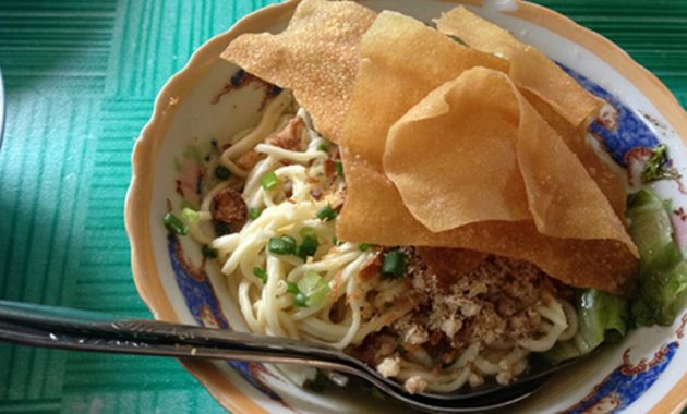 Mie Pangsit Pujasera Dempoe via Klipingqu, 1. Mie Ayam Solo Pak Doel, 2. Mie Ceker Cak Kribo, 3. Mie Ayam Pagak, 4. Pangsit Mie Ayam, 5. Depot Mie Malang Gadjah Mada 1, 6. Hot Cui Mie, 7. Depot Pangsit Mie Bromo Pojok, 8. Kedai Mie Sutoyo, 9. Depot Hoklay, 10. Pangsit Mie Pak Rie, 11. Depot Gang Djangkrik, 12. Mie Kudusan, 13. Pangsit Mie Dempo, 14. Pangsit Mie Tan, 15. Pangsit Kebo Ijo, 16. Mie Pangsit Pujasera Dempoe, 17. Mie Pangsit Pak Ri Jalan Wilis