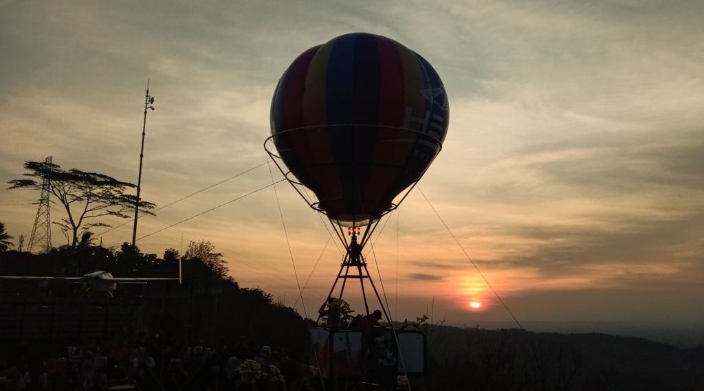 Momen matahari terbenam via Google Maps @Nova Aristianto, Informasi Umum, Lokasi Heha Sky View, Tiket Masuk HeHa Sky View, Jam Operasional Heha Sky View, Fasilitas, Pesona HeHa Sky View yang Sungguh Memanjakan Mata, Aktivitas Seru di HeHa Sky View, Tips Melancong Kemari