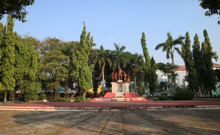 Monumen Pekalongan Shandy Eksani Putra, 1. Pantai Pasir Kencana, 2. Curug Muncar, 3. Curug Bajing , 4. Pantai Slamaran , 5. Museum Batik Pekalongan, 6. Pantai Sunter Depok Indah, 7. Puncak Hanoman Gunung Kendalisodo, 8. Linggo Asri, 9. Kebun Teh Kaliboja, 10. Lolong Adventure, 11. International Batik Center , 12. Gunung Rogojembangan , 13. Wisata Watu Ireng , 14. Pantai Wonokerto , 15. Bukit Pawuluhan, 16. Wisata Mangrove Park Pekalongan, 17. Blackcanyon Petungkriyono, 18. Wisata Curug Madu, 19. Curug Bidadari Jolotigo , 20. Curug Cinde, 21. Monumen Pekalongan, 22. Alun-alun Kota Pekalongan, 23. Alun-alun Bebekan Kedungwuni, 24. Kali Paingan, 25. Curug Lawe, 26. Bendungan Kletak, 27. Curug Blanten, 28. Curug Bekakak, 29. Jembatan Lengkung Surabayan, 30. Taman Kuripan Pekalongan “Nursery Horikultura, 31. Pantai Sari Pekalongan, 32. Bengkelung Park, 33. Kolam Renang Banyubiru Pekalongan, 34. Taman Lapangan Bebekan, 35. Wisata Ciblon, 36. Zatoland Waterboom, 37. Bukit Bintang Kutorojo, 38. La’Ranch Glamping, 39. Telaga Sigebyar Mangunan, 40. Sipare Green Park, 41. Km 0 Pekalongan, 42. Wisata Danau Alkautsar, 43. Dino Park Soko Langit Pekalongan, 44. Masjid Agung Al-Jami Pekalongan, 45. Wisata Bahari PPNP, 46. Nasi Megono Bu Suli – Wisata Kuliner khas Pekalongan , 47. Pusat Grosir Setono