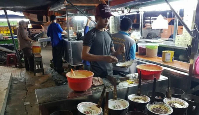 Murni Martabak Piring, 1. Kedai Durian Ucok, 2. Merdeka Walk Medan, 3. Mie Ayam Kumango, 4. Kedai Kopi Apek, 5. Tip Top Medan, 6. Bihun Asie Kumango, 7. Mie Sop Methodist, 8. Kari Bihun Tabona, 9. Wajir Seafood, 10. Sate Memeng H. Muhammad Saimin, 11. Lontong Kak Lin, 12. Teh Susu Telur (TST) Pak Haji, 13. Rumah Makan Sipirok Medan, 14. Mie Aceh Titi Bobrok Medan, 15. RM Soto Sinar Pagi, 16. Jalan Semarang, 17. Johor Seafood, 18. Martabak Yurich, 19. Kuliner Pagaruyung, 20. Bakmi Hock Seng, 21. Rujak Kolam Takana Juo, 22. Bakmi Shanghai, 23. Kari Bihun Tabona, 24. Martabak Gapa, 25. Nasi Ayam Mama Koki, 26. Murni Martabak Piring, 27. Kesawan Square