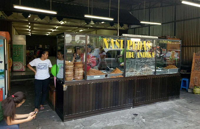 Nasi Pedas Bu Andika, 1. Sop Ikan Mak Beng Sanur, 2. Warung Mami, 3. Warung Wardani, 4. Sate Plecing Arjuna, 5. Warung D’Sawah, 6. Sanur Night Market, 7. Warung Nyoman, 8. Nasi Ayam Kedewatan Ibu Mangku, 9. Bebek Bengil Crispy Duck – Nusa Dua, 10. MamaSan Bali, 11. Nasi Pedas Bu Andika, 12. Rujak Kuah Pindang Bu Putu, 13. Revolver Espresso, 14. Seniman Coffee, 15. Bebek Goreng Laka Leke, 16. Warung Nasi Bali Men Weti (Sanur), 17. Naughty Nuri’s Warung, 18. Ayam Betutu Men Tempeh Gilimanuk, 19. Warung Laota, 20. Warung Bebek Tepi Sawah, 21. Sate Babi Bawah Pohon (Kuta), 22. Nasi Pecel Bu Tinuk, 23. Warung Liku