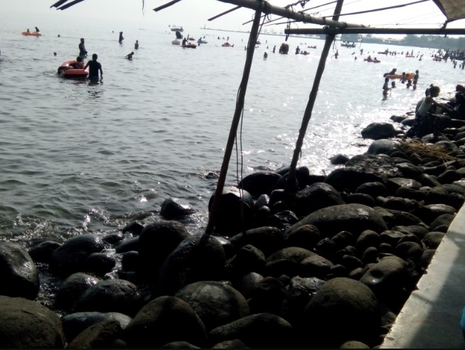 Pantai Sari Pekalongan idhinx channel, 1. Pantai Pasir Kencana, 2. Curug Muncar, 3. Curug Bajing , 4. Pantai Slamaran , 5. Museum Batik Pekalongan, 6. Pantai Sunter Depok Indah, 7. Puncak Hanoman Gunung Kendalisodo, 8. Linggo Asri, 9. Kebun Teh Kaliboja, 10. Lolong Adventure, 11. International Batik Center , 12. Gunung Rogojembangan , 13. Wisata Watu Ireng , 14. Pantai Wonokerto , 15. Bukit Pawuluhan, 16. Wisata Mangrove Park Pekalongan, 17. Blackcanyon Petungkriyono, 18. Wisata Curug Madu, 19. Curug Bidadari Jolotigo , 20. Curug Cinde, 21. Monumen Pekalongan, 22. Alun-alun Kota Pekalongan, 23. Alun-alun Bebekan Kedungwuni, 24. Kali Paingan, 25. Curug Lawe, 26. Bendungan Kletak, 27. Curug Blanten, 28. Curug Bekakak, 29. Jembatan Lengkung Surabayan, 30. Taman Kuripan Pekalongan “Nursery Horikultura, 31. Pantai Sari Pekalongan, 32. Bengkelung Park, 33. Kolam Renang Banyubiru Pekalongan, 34. Taman Lapangan Bebekan, 35. Wisata Ciblon, 36. Zatoland Waterboom, 37. Bukit Bintang Kutorojo, 38. La’Ranch Glamping, 39. Telaga Sigebyar Mangunan, 40. Sipare Green Park, 41. Km 0 Pekalongan, 42. Wisata Danau Alkautsar, 43. Dino Park Soko Langit Pekalongan, 44. Masjid Agung Al-Jami Pekalongan, 45. Wisata Bahari PPNP, 46. Nasi Megono Bu Suli – Wisata Kuliner khas Pekalongan , 47. Pusat Grosir Setono