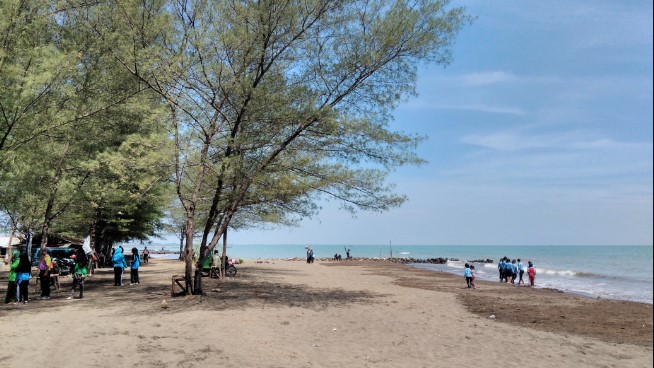Pantai Sunter Depok Indah Faqihul Aslam, 1. Pantai Pasir Kencana, 2. Curug Muncar, 3. Curug Bajing , 4. Pantai Slamaran , 5. Museum Batik Pekalongan, 6. Pantai Sunter Depok Indah, 7. Puncak Hanoman Gunung Kendalisodo, 8. Linggo Asri, 9. Kebun Teh Kaliboja, 10. Lolong Adventure, 11. International Batik Center , 12. Gunung Rogojembangan , 13. Wisata Watu Ireng , 14. Pantai Wonokerto , 15. Bukit Pawuluhan, 16. Wisata Mangrove Park Pekalongan, 17. Blackcanyon Petungkriyono, 18. Wisata Curug Madu, 19. Curug Bidadari Jolotigo , 20. Curug Cinde, 21. Monumen Pekalongan, 22. Alun-alun Kota Pekalongan, 23. Alun-alun Bebekan Kedungwuni, 24. Kali Paingan, 25. Curug Lawe, 26. Bendungan Kletak, 27. Curug Blanten, 28. Curug Bekakak, 29. Jembatan Lengkung Surabayan, 30. Taman Kuripan Pekalongan “Nursery Horikultura, 31. Pantai Sari Pekalongan, 32. Bengkelung Park, 33. Kolam Renang Banyubiru Pekalongan, 34. Taman Lapangan Bebekan, 35. Wisata Ciblon, 36. Zatoland Waterboom, 37. Bukit Bintang Kutorojo, 38. La’Ranch Glamping, 39. Telaga Sigebyar Mangunan, 40. Sipare Green Park, 41. Km 0 Pekalongan, 42. Wisata Danau Alkautsar, 43. Dino Park Soko Langit Pekalongan, 44. Masjid Agung Al-Jami Pekalongan, 45. Wisata Bahari PPNP, 46. Nasi Megono Bu Suli – Wisata Kuliner khas Pekalongan , 47. Pusat Grosir Setono