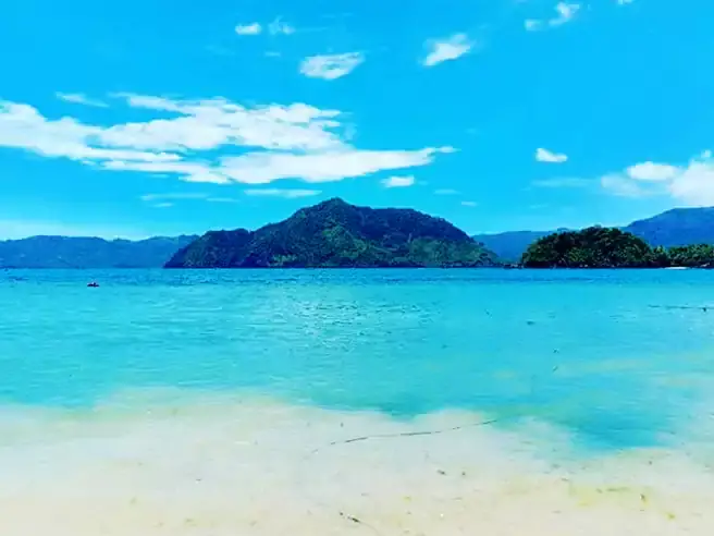 Pantai Pasir Putih, 1. Pantai Prigi, 2. Pantai Pelang, 3. Pantai Karanggongso, 4. Pantai Taman Kili-Kili, 5. Pantai Pulau Kapulogo, 6. Pantai Konang, 7. Pantai Cengkrong, 8. Pantai Mutiara, 9. Pantai Damas, 10. Pantai Blado Munjungan, 11. Pantai Pasir Putih, 12. Pantai Merah Ngadipuro, 13. Pantai Ngulungwetan, 14. Pantai Ngampiran, 15. Pantai Rajaan, 16. Pantai Watulunyu, 17. Pantai Mbangkoan