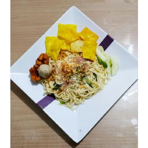 Pangsit Mie Ayam, 1. Mie Ayam Solo Pak Doel, 2. Mie Ceker Cak Kribo, 3. Mie Ayam Pagak, 4. Pangsit Mie Ayam, 5. Depot Mie Malang Gadjah Mada 1, 6. Hot Cui Mie, 7. Depot Pangsit Mie Bromo Pojok, 8. Kedai Mie Sutoyo, 9. Depot Hoklay, 10. Pangsit Mie Pak Rie, 11. Depot Gang Djangkrik, 12. Mie Kudusan, 13. Pangsit Mie Dempo, 14. Pangsit Mie Tan, 15. Pangsit Kebo Ijo, 16. Mie Pangsit Pujasera Dempoe, 17. Mie Pangsit Pak Ri Jalan Wilis