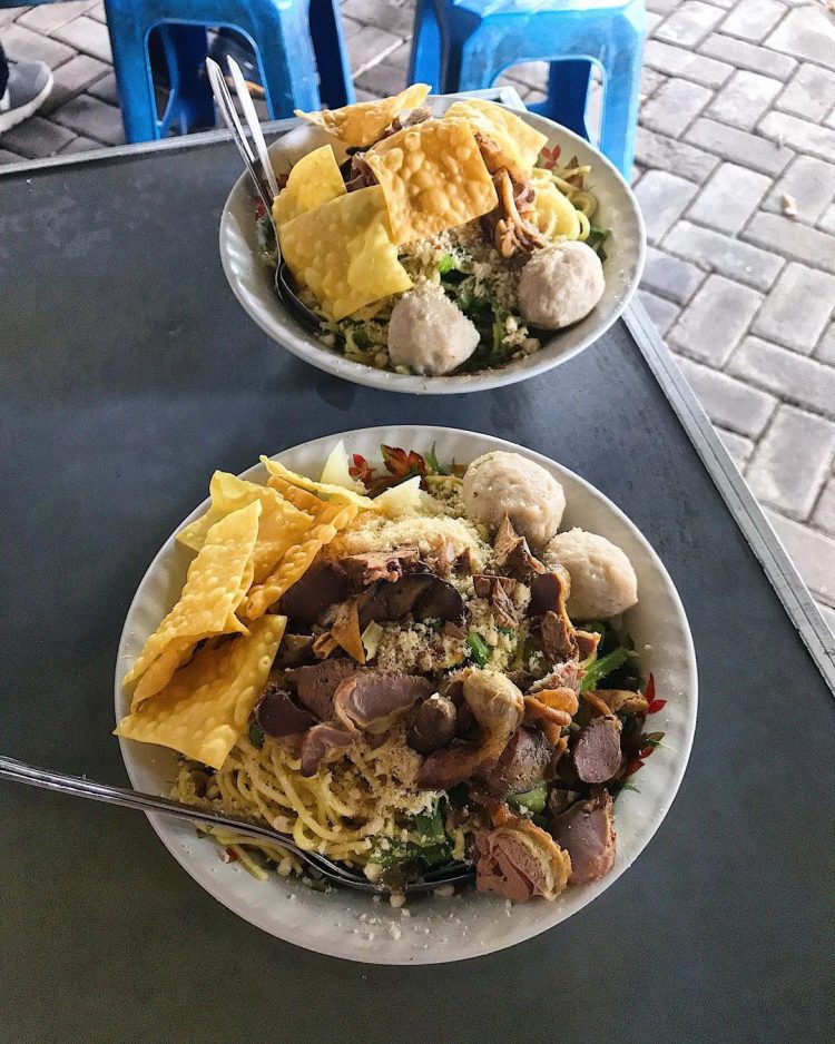 Pangsit Mie Pak Rie via Instagram.com @ngalamkuliner, 1. Mie Ayam Solo Pak Doel, 2. Mie Ceker Cak Kribo, 3. Mie Ayam Pagak, 4. Pangsit Mie Ayam, 5. Depot Mie Malang Gadjah Mada 1, 6. Hot Cui Mie, 7. Depot Pangsit Mie Bromo Pojok, 8. Kedai Mie Sutoyo, 9. Depot Hoklay, 10. Pangsit Mie Pak Rie, 11. Depot Gang Djangkrik, 12. Mie Kudusan, 13. Pangsit Mie Dempo, 14. Pangsit Mie Tan, 15. Pangsit Kebo Ijo, 16. Mie Pangsit Pujasera Dempoe, 17. Mie Pangsit Pak Ri Jalan Wilis