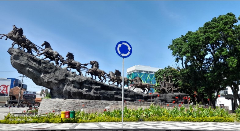 Patung Arjuna Wijaya Boyolali iam khoir, 1. Waduk Cengklik Park, 2. Pemandian Umbul Sewu Pengging, 3. Lembah Gunung Madu, 4. Air Terjun Kedung Kayang, 5. Pemandian Tlatar, 6. Taman Pandanalas Boyolali, 7. Trekking Gunung Merbabu, 8. Candi Lawang Cepogo , 9. Candi Sari Cepogo Temple , 10. Waduk Kedung Ombo, 11. New Selo, 12. Cepogo Cheese Park, 13. Waduk Klego Desa Bade, 14. Tirto Marto Pengging Boyolali, 15. Bukit Gancik Selo Boyolali, 16. Wisata Alam Panorama, 17. Umbul Tirtomulyo, 18. Taman Petruk, 19. Alun-alun Kidul Boyolali, 20. Embung Manajar, 21. Watu Blerek, 22. Kebun Raya Indrokilo, 23. Museum R. Hamong Wardoyo, 24. Restu Wijaya Waterboom, 25. Umbul Langse, 26. Kedung Goro , 27. Bukit Batur Sel, 28. Tikungan Cinta, 29. Patung Arjuna Wijaya , 30. Brown Canyon, 31. Makam Ki Ageng Kebo Kenanga Boyolali, 32. Makam Ki Ageng Singoprono Boyolali, 33. Masjid Cipto Mulyo Pengging Boyolali, 34. Oemah Bamboo Merapi, 35. Pura Bawana Tata, 36. Kedung Cinta, 37. Kedung Celeng , 38. Jumbleng Biru, 39. Air Terjun Watu Tibo, 40. Taman Alam Surapanta, 41. Jembatan Gantung Jrakah, 42. Kampung Wisata Dangean, 43. Bukit Kinasih, 44. Air Terjun Semuncar