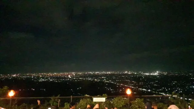 Pemandangan cahaya Yogyakarta di malam hari via Google Maps @Kun-Coro Aji, Informasi Umum, Lokasi Heha Sky View, Tiket Masuk HeHa Sky View, Jam Operasional Heha Sky View, Fasilitas, Pesona HeHa Sky View yang Sungguh Memanjakan Mata, Aktivitas Seru di HeHa Sky View, Tips Melancong Kemari