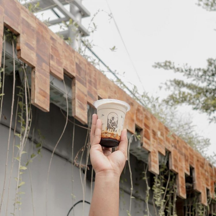 Pijar via Facebook, 1. Eastman Coffee House, 2. Antarakata Coffee, 3. Atap Langit Coffee n Eatery, 4. Tekodeko Koffiehuis, 5. Strada Coffee, 6. Ideologist.smg, 7. Anak Panah Kopi, 8. Moment Coffee & Space, 9. Excelso Coffee Rinjani, 10. Old Kettle, 11. My Kopi O!, 12. Hero Coffee Indonesia, 13. Tepian Kopi, 14. Encycoffeedia, 15. Makabana Working Space & Coffee Shop, 16. Lingkar Coffee & Idea, 17. Bersua at The Heights, 18. Semasa Kopi, 19. Atas Kota Coffee & Space, 20. Adhum Coffee, 21. Kastem Coffee & Space, 22. Pijar.srg, 23. Keizai Coffee & Garden, 24. Insight Coffee, 25. Origo Coffee, 26. Fat Elephant Restaurant & Coffee Shop, 27. Kopitiga