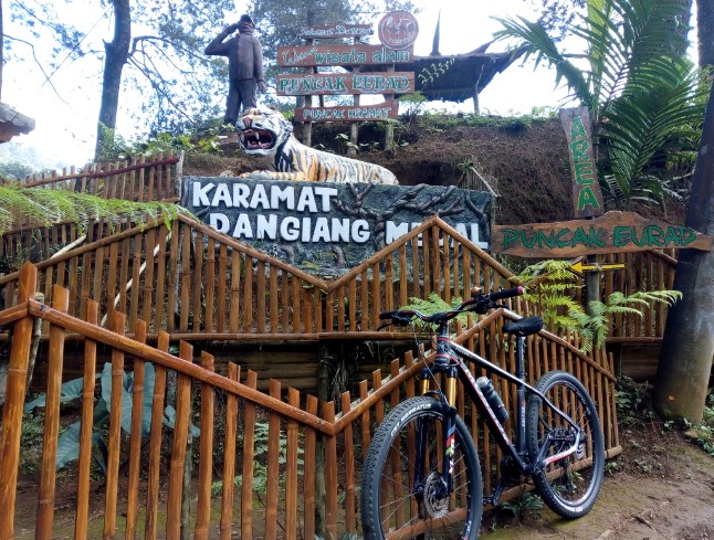 Puncak Eurad Qosansan San, Informasi Dasar, Daya Tarik Lembang, Tempat Wisata di Lembang Bandung, Tempat Wisata di Lembang yang Sudah Tutup, Aktivitas Seru yang Wajib Dilakukan di Lembang, Akses Menuju Lembang