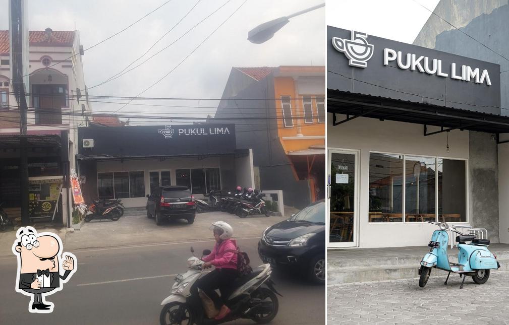 Pukul Lima Kopi via Restaurant Guru, 1. Mitsu Cafe, 2. Lingkar Coffee &amp; Idea, 3. Nyctophily Coffee Brewery, 4. Kopi Kemenangan, 5. Anak Panah Kopi, 6. Ejaankoffie, 7. Pukul Lima Kopi, 8. Luggo Cafe &amp; Eatery, 9. Kayo Coffe and Space, 10. Teman Kerja Coffee, 11. Anantari Coffee, 12. Nigma Cafe, 13. Kofinary, 14. Dontea Semarang, 15. Kopihay Cafe Semarang, 16. Glarse Purlieu, 17. Kofe Tembalang, 18. KASTEM COFFEE &amp; SPACE, 19. Parama Cafe Semarang, 20. Point Cafe Undip Tembalang