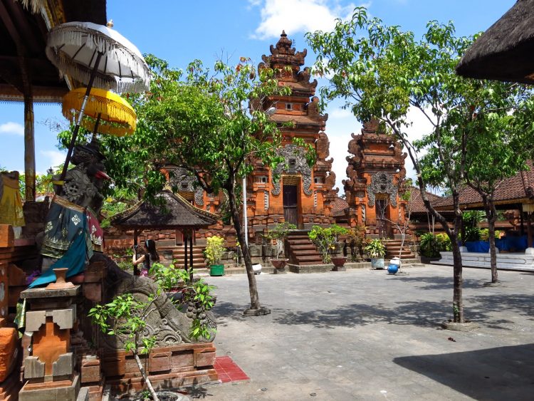 Pura Petitenget, Tempat Wisata di Seminyak Bali yang Wajib Dikunjungi, Tempat Wisata Seni dan Budaya di Seminyak Bali, Tempat Wisata Belanja di Seminyak Bali, Tempat Wisata Kuliner di Seminyak Bali, Tempat Wisata Relaksasi