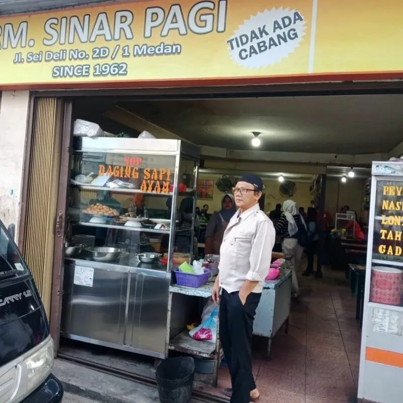 RM Soto Sinar Pagi, 1. Kedai Durian Ucok, 2. Merdeka Walk Medan, 3. Mie Ayam Kumango, 4. Kedai Kopi Apek, 5. Tip Top Medan, 6. Bihun Asie Kumango, 7. Mie Sop Methodist, 8. Kari Bihun Tabona, 9. Wajir Seafood, 10. Sate Memeng H. Muhammad Saimin, 11. Lontong Kak Lin, 12. Teh Susu Telur (TST) Pak Haji, 13. Rumah Makan Sipirok Medan, 14. Mie Aceh Titi Bobrok Medan, 15. RM Soto Sinar Pagi, 16. Jalan Semarang, 17. Johor Seafood, 18. Martabak Yurich, 19. Kuliner Pagaruyung, 20. Bakmi Hock Seng, 21. Rujak Kolam Takana Juo, 22. Bakmi Shanghai, 23. Kari Bihun Tabona, 24. Martabak Gapa, 25. Nasi Ayam Mama Koki, 26. Murni Martabak Piring, 27. Kesawan Square