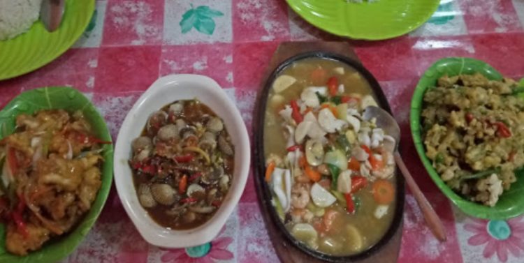 RM. Sari Alam, Ruko Grand Cawang via Google Maps Meta Damayanti, 1. Mie Ayam Lek Wie, 2. Mie Ayam Pak Yanto, 3. Mie Ayam Pak Kribo, 4. Mie Ayam Pangsit Pak Jo, 5. Mie Ayam Bakso Podomoro, 6. Bakso & Mie Ayam Ojo Lali, 7. Mie Ayam Bakso Ngudi Rahayu, 8. Kedai Mie Ayam Lek Wie, 9. Angkringan omah kali, 10. Kedai Mie Ayam Gading, 11. Bakmi 515, Muntilan, 12. Bakso Balungan Pak Granat, 13. Bakso Lezat, Secang Temanggung, 14. Dapure Mbok Yess, Muntilan, 15. Dewi Indah Chinese Food MTL, Semaken, 16. Kedai Kaptenku, 17. Mie Ayam Bangka Dan Mie Sapi ABC, Muntilan, 18. Ngombe Leh Borobudur, Wanurejo, 19. PS YAMIEN, 20. RM. Sari Alam, Ruko Grand Cawang, 21. Mie Ayam Jujugan, 22. Mie Ayam Pelangi, 23. Mie Ayam Alam Segar, 24. Mie Ayam Alband, 25. Mie Ayam Pak Slamet, 26. Mie Ayam Pak Rohmadi, 27. Kedai Mie Ayam Spesial “CJDW”, 28. Kedai MIKANA MAXI