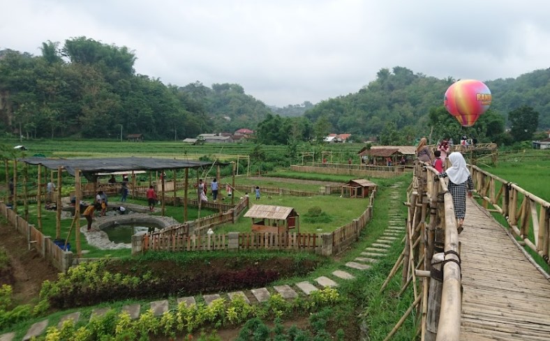 Randugede Hidden Paradise Lia “Kitty” Sanri