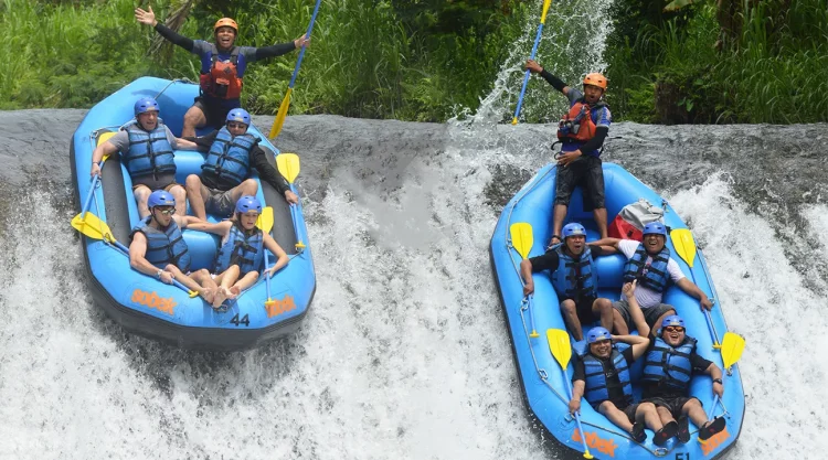Rafting Telaga Waja, 1. Istana Taman Gili Kerta Gosa, 2. Pura Besakih, 3. Pura Goa Lawah, 4. Pantai Pasir Putih, 5. Desa Bali Aga, 6. Puri Agung Karangasem, 7. Istana Air Tirta Gangga, 8. Pantai Amed, 9. Pura Lempuyang, 10. Bukit Asah, 11. Desa Sidemen, 12. Desa Tenganan, 13. Taman Ujung, 14. Taman Bunga Edelweis, 15. Rafting Telagawaja, 16. Candidasa, 17. Pantai Padang Bai, 18. Danau Yeh Malet, 19. Tirta Ujung Water Spring, 20. Savana Tianyar, 21. Air Terjun Yeh Labuh Waterfall, 22. Pantai Wates Karangasem