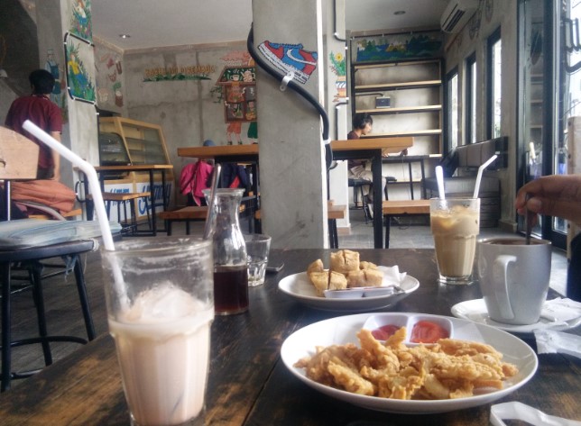 Rembug Kopi Arni Alisha, 1. Bukit Bintang Jogja, 2. Jalan Legendaris Jogja ‘Malioboro’, 3. Tempo Gelato Jogja, 4. House Of Raminten Jogja, 5. Silol Kopi &amp; Eatery, 6. Filosofi Kopi Jogja, 7. Legend Coffee, 8. Cafe Brick, 9. Roaster and Bear Jogja, 10. Mato Kopi, 11. Epic Coffee &amp; Epilog Furniture, 12. Blanco Coffee and Book Jogja, 13. Alun-alun Kidul Jogja, 14. Kawasan Nol Kilometer Jogja, 15. Angkringan Kopi Jos Lik Man, 16. Secret Garden Coffee and Chocolate, 17. Watu Langit, 18. ROEMI Xtraordinary Ice Cream, 19. Peacockoffie Palagan, 20. Awan Mbengi Coffee &amp; Tea, 21. Oppa Keopi, 22. Rembug Kopi, 23. Ayara Coffee Shop, 24. Blandongan, 25. Le travail Coffee, 26. Angkringan KR Jogja, 27. Angkringan Wijilan Jogja, 28. Angkringan Tugu Jogja, 29. Roti Bakar Van Java
