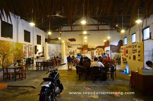 Retro Cafe via Seputar Semarang, 1. Tekodeko Koffiehuis, 2. Spiegel Bar &amp; Bistro, 3. Miles Cafe &amp; Eatery, 4. Hero Coffee Indonesia, 5. Dolkopi Coffee Shop, 6. Keris Cafe, Semarang, 7. Koopman, 8. Oud En Nieuw, 9. Bloomery Pattiserie, 10. Retro Cafe, 11. Serikat Dagang Kopi Kota Lama Semarang, 12. Toko Kopi Sukajaya Kota Lama Semarang, 13. Javara Culture Kota Lama Semarang, 14. Library Cafe John Dijkstra, 15. Vercoffee, 16. Gelato Matteo, 17. Filosofi Kopi, 18. Tepian Kopi Kotalama, 19. Pringsewu Semarang