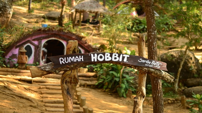 Rumah Hobbit Jogja, 1. Puncak Segoro, 2. HeHa Sky View, 3. Langlang Buana, 5. Pantai Ngrawe, 6. Kalinampu Natural Park, 7. Romantic Garden, 8. Puncak Sosok, 9. Rumah Hobbit Jogja, 10. Green Villaage Gedangsari menawarkan view ala Selandia Baru, 11. Gurun Sahara-nya Jogja ya Gumuk Pasir Parangkusumo, 12. Menyapa Batu-batu raksasa khas Kesohoran Monumen Stonehenge di Stonehenge Cangkringan, 13. Foto-foto kece dengan landscape landmark dunia di Merapi Park, 14. Mengakrabi bangunan klasik nan megah  ala Benteng Takeshi di The Lost World Castle, 15. Air Terjun Lepo, 16. Soragan Castle, 17. Rumah Paris Jogja
