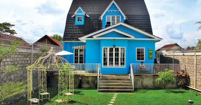 Rumah Paris Jogja, 1. Puncak Segoro, 2. HeHa Sky View, 3. Langlang Buana, 5. Pantai Ngrawe, 6. Kalinampu Natural Park, 7. Romantic Garden, 8. Puncak Sosok, 9. Rumah Hobbit Jogja, 10. Green Villaage Gedangsari menawarkan view ala Selandia Baru, 11. Gurun Sahara-nya Jogja ya Gumuk Pasir Parangkusumo, 12. Menyapa Batu-batu raksasa khas Kesohoran Monumen Stonehenge di Stonehenge Cangkringan, 13. Foto-foto kece dengan landscape landmark dunia di Merapi Park, 14. Mengakrabi bangunan klasik nan megah  ala Benteng Takeshi di The Lost World Castle, 15. Air Terjun Lepo, 16. Soragan Castle, 17. Rumah Paris Jogja