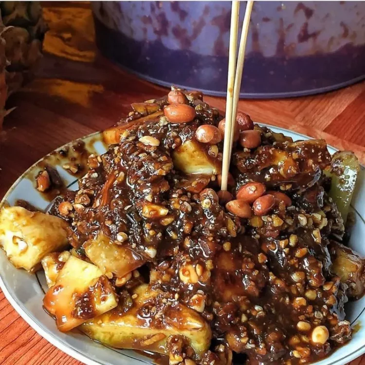 Rujak Kolam Takana Juo via Instagram.com @kulinermedan, 1. Kedai Durian Ucok, 2. Merdeka Walk Medan, 3. Mie Ayam Kumango, 4. Kedai Kopi Apek, 5. Tip Top Medan, 6. Bihun Asie Kumango, 7. Mie Sop Methodist, 8. Kari Bihun Tabona, 9. Wajir Seafood, 10. Sate Memeng H. Muhammad Saimin, 11. Lontong Kak Lin, 12. Teh Susu Telur (TST) Pak Haji, 13. Rumah Makan Sipirok Medan, 14. Mie Aceh Titi Bobrok Medan, 15. RM Soto Sinar Pagi, 16. Jalan Semarang, 17. Johor Seafood, 18. Martabak Yurich, 19. Kuliner Pagaruyung, 20. Bakmi Hock Seng, 21. Rujak Kolam Takana Juo, 22. Bakmi Shanghai, 23. Kari Bihun Tabona, 24. Martabak Gapa, 25. Nasi Ayam Mama Koki, 26. Murni Martabak Piring, 27. Kesawan Square