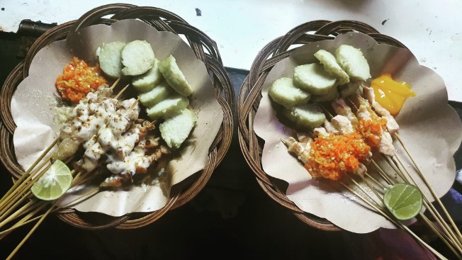 SATE TAICHAN MAS BRO PAYON, 1. Lawless Jakarta, 2. Mamma Rosy, 3. Shisha Cafe Kemang, 4. Dia.lo.gue, 5. Koi Cafe Gallery Kemang, 6. Abunawas, 7. Eastern Promise Pub & Curry House, 8. Pizza Place, Como Park, 9. Yoshinoya Kemang, 10. 15th Park, 11. Sulawesi@Kemang, 12. Honu Kemang, 13. Toscana, 14. El Asador South American Restaurant Kemang, 15. Langit Seduh Selatan, 16. Dimsum Inc., 17. The Cat Cabin, 18. The Edge at Kemang Icon, 19. THREE K COFFEE KEMANG, 20. Lobbyn Sky Terrace, 21. Sophie Authentique, 22. Nutmeg Cuisine & Bar, 23. SATE TAICHAN MAS BRO PAYON, 24. Sperta Restaurant