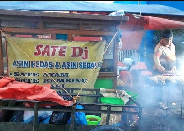Sate Dj, 1. Marugame Udon, 2. Warung Upnormal, 3. Warung Tutug, 4. Tempat tinggal Makan Kandang Ayam, 5. Cabe Rawit (Cawit), 6. Kopi Endeus, 7. District 29, 8. Bakso Rusuk Samanhudi, 9. Iga Bakar Si Jangkung, 10. Bakso Ceker Braga, 11. Food Street di Sepanjang Jalan CIbadak, 12. Roti Bakar 234 Gang Kote, 13. Sate dan Gule Kambing H.M Harris, 14. Sambal Bakar Mang Ujang, 15. Warung Steak Si Mantan, 16. Kangen Grill, 17. DU Dimsum Bandung, 18. Perkedel Bondon, 19. AA Bistik, 20. Nasi Kalong, 21. Ronde Alkateri, 22. Zona Merah Sukajadi, 23. Bubur Ayam Pa’ Otong, 24. McDurens, 26. Nasi Kuning Pungkur, 27. Sate Bu Ngantuk, 28. Sate Maulana Yusuf, 29. Bubur Bejo, 30. Nasi Goreng Aep’s, 31. Sudirman Street Day and Night Market, 32. RM Megawati, 33. Sate Dj, 34. Warung Jagung Bakar Doel, 35. Warung Nasi Ibu Imas, 36. Bober Café, 27. Surabi Rock Jadul