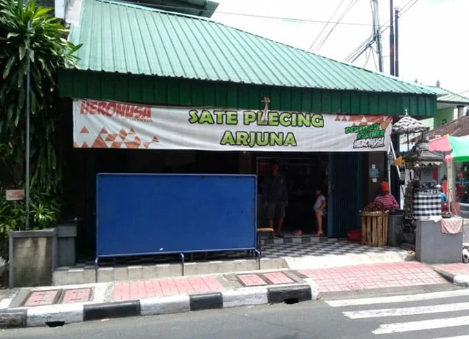 Sate Plecing Arjuna, 1. Sop Ikan Mak Beng Sanur, 2. Warung Mami, 3. Warung Wardani, 4. Sate Plecing Arjuna, 5. Warung D’Sawah, 6. Sanur Night Market, 7. Warung Nyoman, 8. Nasi Ayam Kedewatan Ibu Mangku, 9. Bebek Bengil Crispy Duck – Nusa Dua, 10. MamaSan Bali, 11. Nasi Pedas Bu Andika, 12. Rujak Kuah Pindang Bu Putu, 13. Revolver Espresso, 14. Seniman Coffee, 15. Bebek Goreng Laka Leke, 16. Warung Nasi Bali Men Weti (Sanur), 17. Naughty Nuri’s Warung, 18. Ayam Betutu Men Tempeh Gilimanuk, 19. Warung Laota, 20. Warung Bebek Tepi Sawah, 21. Sate Babi Bawah Pohon (Kuta), 22. Nasi Pecel Bu Tinuk, 23. Warung Liku