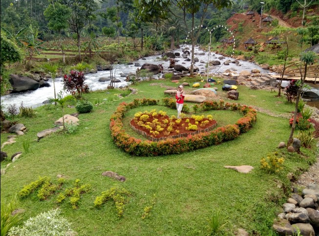 Sipare Green Park WnE 98, 1. Pantai Pasir Kencana, 2. Curug Muncar, 3. Curug Bajing , 4. Pantai Slamaran , 5. Museum Batik Pekalongan, 6. Pantai Sunter Depok Indah, 7. Puncak Hanoman Gunung Kendalisodo, 8. Linggo Asri, 9. Kebun Teh Kaliboja, 10. Lolong Adventure, 11. International Batik Center , 12. Gunung Rogojembangan , 13. Wisata Watu Ireng , 14. Pantai Wonokerto , 15. Bukit Pawuluhan, 16. Wisata Mangrove Park Pekalongan, 17. Blackcanyon Petungkriyono, 18. Wisata Curug Madu, 19. Curug Bidadari Jolotigo , 20. Curug Cinde, 21. Monumen Pekalongan, 22. Alun-alun Kota Pekalongan, 23. Alun-alun Bebekan Kedungwuni, 24. Kali Paingan, 25. Curug Lawe, 26. Bendungan Kletak, 27. Curug Blanten, 28. Curug Bekakak, 29. Jembatan Lengkung Surabayan, 30. Taman Kuripan Pekalongan “Nursery Horikultura, 31. Pantai Sari Pekalongan, 32. Bengkelung Park, 33. Kolam Renang Banyubiru Pekalongan, 34. Taman Lapangan Bebekan, 35. Wisata Ciblon, 36. Zatoland Waterboom, 37. Bukit Bintang Kutorojo, 38. La’Ranch Glamping, 39. Telaga Sigebyar Mangunan, 40. Sipare Green Park, 41. Km 0 Pekalongan, 42. Wisata Danau Alkautsar, 43. Dino Park Soko Langit Pekalongan, 44. Masjid Agung Al-Jami Pekalongan, 45. Wisata Bahari PPNP, 46. Nasi Megono Bu Suli – Wisata Kuliner khas Pekalongan , 47. Pusat Grosir Setono