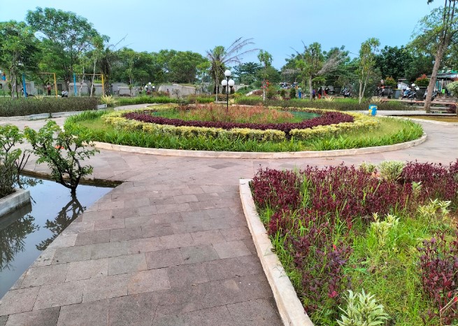 Taman Kuripan Pekalongan Nursery Horikultura CV Mahesa Cipta Karya, 1. Pantai Pasir Kencana, 2. Curug Muncar, 3. Curug Bajing , 4. Pantai Slamaran , 5. Museum Batik Pekalongan, 6. Pantai Sunter Depok Indah, 7. Puncak Hanoman Gunung Kendalisodo, 8. Linggo Asri, 9. Kebun Teh Kaliboja, 10. Lolong Adventure, 11. International Batik Center , 12. Gunung Rogojembangan , 13. Wisata Watu Ireng , 14. Pantai Wonokerto , 15. Bukit Pawuluhan, 16. Wisata Mangrove Park Pekalongan, 17. Blackcanyon Petungkriyono, 18. Wisata Curug Madu, 19. Curug Bidadari Jolotigo , 20. Curug Cinde, 21. Monumen Pekalongan, 22. Alun-alun Kota Pekalongan, 23. Alun-alun Bebekan Kedungwuni, 24. Kali Paingan, 25. Curug Lawe, 26. Bendungan Kletak, 27. Curug Blanten, 28. Curug Bekakak, 29. Jembatan Lengkung Surabayan, 30. Taman Kuripan Pekalongan “Nursery Horikultura, 31. Pantai Sari Pekalongan, 32. Bengkelung Park, 33. Kolam Renang Banyubiru Pekalongan, 34. Taman Lapangan Bebekan, 35. Wisata Ciblon, 36. Zatoland Waterboom, 37. Bukit Bintang Kutorojo, 38. La’Ranch Glamping, 39. Telaga Sigebyar Mangunan, 40. Sipare Green Park, 41. Km 0 Pekalongan, 42. Wisata Danau Alkautsar, 43. Dino Park Soko Langit Pekalongan, 44. Masjid Agung Al-Jami Pekalongan, 45. Wisata Bahari PPNP, 46. Nasi Megono Bu Suli – Wisata Kuliner khas Pekalongan , 47. Pusat Grosir Setono