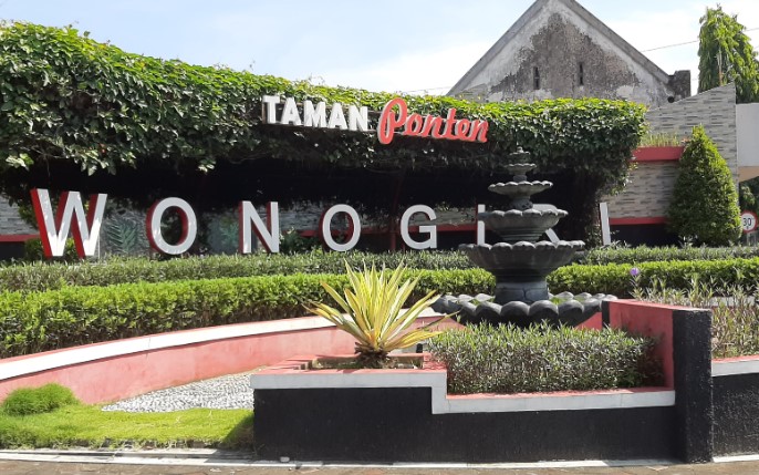 Taman Ponten Wonogiri Ardlian Z, 1. Alun Alun Giri Krida Bakti, 2. Pantai Nampu, 3. Pantai Banyutowo, 4. Pantai Sembukan, 5. Waduk Gajah Mungkur, 6. Air Terjun Setren Girimanik, 7. Goa Putri Kencono, 8. Papan Luncur Gantole,  9. Museum Karst Dunia Wonogiri, 10. Wisata Spiritual Kahyangan, 11. Museum Wayang Indonesia, 12. Sendang Asri Waduk Gajah Mungkur, 13. Alas Kethu, 14. Bukit Cumbri, 15.  Wisata Air Telaga Rowo Batuwarno, 16. Telaga Claket Selogiri, 17. Goa Ngantap Wonogiri, 18. Gua Maria, 19. Jurug Kemukus, 20. Pantai Dadapan, 21. Air Terjun Kalimas, 22. Bukit Jonambang, 23. Desa Wisata Soko Gunung, 24. Pantai Klothok, 25. Pantai Puyangan, 26. Pantai Karang Bang, 27. Puncak Secokro, 28. Puncak Joglo Wonogiri, 29. Pantai Kwaru Gunturhargo Paranggupito, 30. Pantai Karang Payung, 31. Pantai Kali Mirah, 32. Pantai Njojogan, 33. Watu Cenik Wonogiri, 34. Taman Plintheng Semar, 35. Air Terjun Binangun Watu Jadah , 36. Hutan Pinus Bukit Suwondo, 37. Taman Wisata Tunggangan Jatiroto, 38. Monumen Bedol Desa, 39. Air Terjun Sanginan, 40. Kedung Areng Wonogiri, 41. Taman Ponten Wonogiri, 42. Ganthole Bawah (Menara Filter), 43. Tegal Simbah, 44. Istana Parnaraya, 45. Goa Resi, 46. Soko Langit