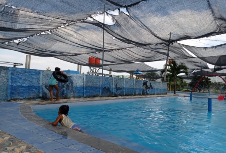 Taman Rekreasi Berenang Mewah Foto Irull Iss, 1. Kolam Renang Rahmatika, 2. Waterboom Mulia Klambu, 3. Kolam Renang Water and Snow (WnS) Gubug, 4. Ayodya Bloombang Waterpark , 5. Master Park Grobogan, 6. Kolam Renang Langen Sari Indah Jati Pohon, 7. Kolam Renang Gempol Tahunan, 8. Taman Rekreasi Berenang Mewah, 9. Kolam Renang Jatisari, 10. Gombang Park – Kolam renang Dimoro Toroh, 11. Wisata Tengah Sawah, 12. Tanjung Water Park, 13. WATERPARK JAGO