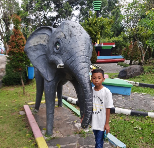 Taman Serasi Ungaran Adhy WAW, 1. The Fountain Water Park, 2. Alun-alun Bung Karno, 3. Curug Lawe , 4. Curug Benowo , 5. Wana Wisata Penggaron , 6. Watu Gunung , 7. Taman Djamoe Indonesia (Tutup) , 8. Umbul Sidomukti, 9. Tirto Agung Siwarak , 10. Kampung Kopi Banaran , 11. Candi Gedong Songo, 12. Kampung Seni Lerep, 13. Museum Kereta Api Ambarawa , 14. Vanaprastha Park , 15. Green Valley , 16. Air Terjun Semirang , 17. Taman Unyil , 18. New Bandungan Indah Waterpark &amp; Family Resort, 19. Masjid Agung Ungaran , 20. Kolam Renang Watu Lumpang, 21. Desa Wisata Kalongan, 25. Taman Serasi Ungaran, 26. Wisata Embung Sebligo Lerep, 27. Top Selfie Cemara Sewu Ungaran(TSCS), 28. Benteng Williem II, 29. Air Terjun Tirto Wening, 30. Kolam Renang Singampon, 31. Sanggar Seni Gedong Songo , 32. I AMpelgading Homeland, 33. Bukit Cinta , 34. Rawa Pening 
