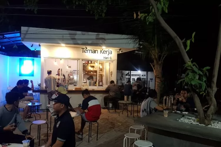 Teman Kerja Coffee, 1. Mitsu Cafe, 2. Lingkar Coffee &amp; Idea, 3. Nyctophily Coffee Brewery, 4. Kopi Kemenangan, 5. Anak Panah Kopi, 6. Ejaankoffie, 7. Pukul Lima Kopi, 8. Luggo Cafe &amp; Eatery, 9. Kayo Coffe and Space, 10. Teman Kerja Coffee, 11. Anantari Coffee, 12. Nigma Cafe, 13. Kofinary, 14. Dontea Semarang, 15. Kopihay Cafe Semarang, 16. Glarse Purlieu, 17. Kofe Tembalang, 18. KASTEM COFFEE &amp; SPACE, 19. Parama Cafe Semarang, 20. Point Cafe Undip Tembalang