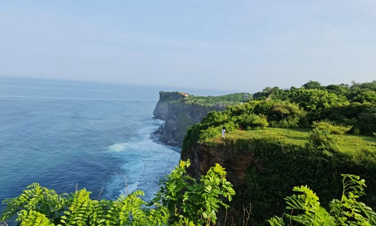Tebing Karang Boma via Google Mpas Bella Tuatasia Putri, 1. Pura Luhur, 2. Pantai Suluban, 3. Pantai Green Bowl, 4. Pantai Nyang Nyang, 5. Single Fin, 6. Pantai Tegal Wangi, 7. Teluk Jimbaran, 8. Tebing Karang Boma, 9. Pantai Padang Padang, 10. Pantai Karma Kandara, 11. Pantai Thomas, 12. Pantai Nunggalan, 13. Pantai Bingin, 14. Pantai Balangan, 15. Pantai Pemutih