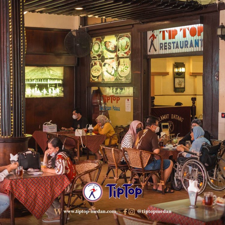 Tip Top Medan , 1. Kedai Durian Ucok, 2. Merdeka Walk Medan, 3. Mie Ayam Kumango, 4. Kedai Kopi Apek, 5. Tip Top Medan, 6. Bihun Asie Kumango, 7. Mie Sop Methodist, 8. Kari Bihun Tabona, 9. Wajir Seafood, 10. Sate Memeng H. Muhammad Saimin, 11. Lontong Kak Lin, 12. Teh Susu Telur (TST) Pak Haji, 13. Rumah Makan Sipirok Medan, 14. Mie Aceh Titi Bobrok Medan, 15. RM Soto Sinar Pagi, 16. Jalan Semarang, 17. Johor Seafood, 18. Martabak Yurich, 19. Kuliner Pagaruyung, 20. Bakmi Hock Seng, 21. Rujak Kolam Takana Juo, 22. Bakmi Shanghai, 23. Kari Bihun Tabona, 24. Martabak Gapa, 25. Nasi Ayam Mama Koki, 26. Murni Martabak Piring, 27. Kesawan Square