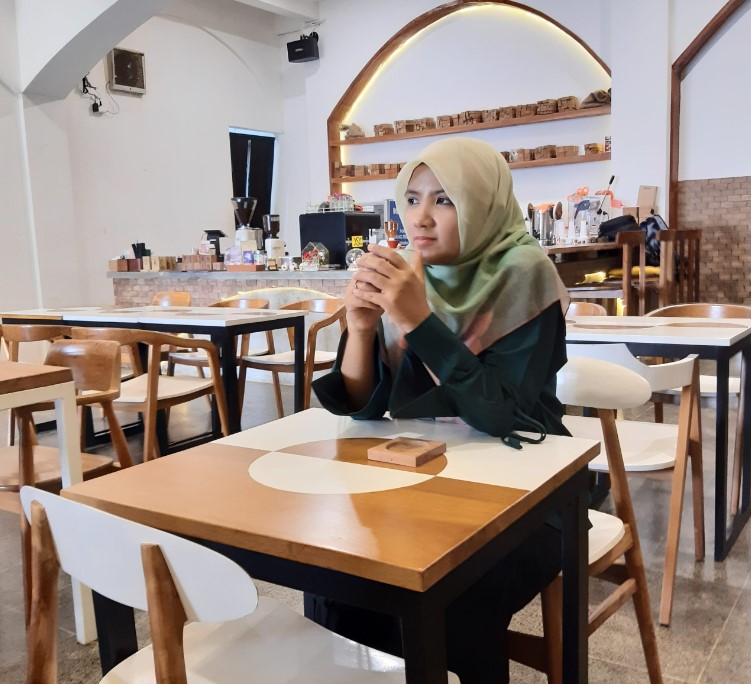 Toko Kopi Sukajaya Kota Lama Semarang via Momtraveler, 1. Tekodeko Koffiehuis, 2. Spiegel Bar &amp; Bistro, 3. Miles Cafe &amp; Eatery, 4. Hero Coffee Indonesia, 5. Dolkopi Coffee Shop, 6. Keris Cafe, Semarang, 7. Koopman, 8. Oud En Nieuw, 9. Bloomery Pattiserie, 10. Retro Cafe, 11. Serikat Dagang Kopi Kota Lama Semarang, 12. Toko Kopi Sukajaya Kota Lama Semarang, 13. Javara Culture Kota Lama Semarang, 14. Library Cafe John Dijkstra, 15. Vercoffee, 16. Gelato Matteo, 17. Filosofi Kopi, 18. Tepian Kopi Kotalama, 19. Pringsewu Semarang