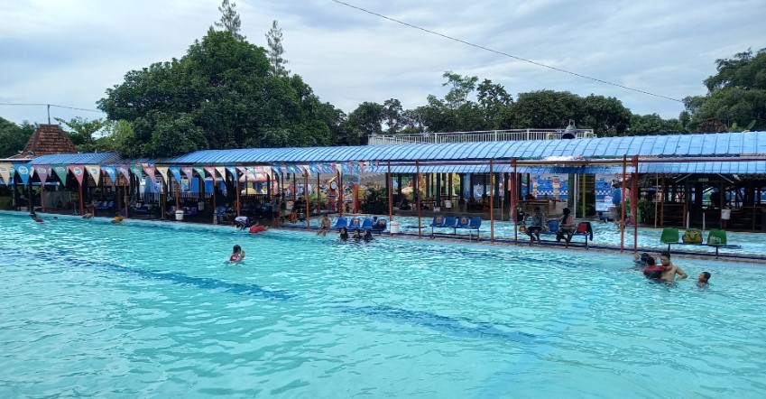 UMBUL SEWU PENGGING Djoko AdiRedono, 1. Waduk Cengklik Park, 2. Pemandian Umbul Sewu Pengging, 3. Lembah Gunung Madu, 4. Air Terjun Kedung Kayang, 5. Pemandian Tlatar, 6. Taman Pandanalas Boyolali, 7. Trekking Gunung Merbabu, 8. Candi Lawang Cepogo , 9. Candi Sari Cepogo Temple , 10. Waduk Kedung Ombo, 11. New Selo, 12. Cepogo Cheese Park, 13. Waduk Klego Desa Bade, 14. Tirto Marto Pengging Boyolali, 15. Bukit Gancik Selo Boyolali, 16. Wisata Alam Panorama, 17. Umbul Tirtomulyo, 18. Taman Petruk, 19. Alun-alun Kidul Boyolali, 20. Embung Manajar, 21. Watu Blerek, 22. Kebun Raya Indrokilo, 23. Museum R. Hamong Wardoyo, 24. Restu Wijaya Waterboom, 25. Umbul Langse, 26. Kedung Goro , 27. Bukit Batur Sel, 28. Tikungan Cinta, 29. Patung Arjuna Wijaya , 30. Brown Canyon, 31. Makam Ki Ageng Kebo Kenanga Boyolali, 32. Makam Ki Ageng Singoprono Boyolali, 33. Masjid Cipto Mulyo Pengging Boyolali, 34. Oemah Bamboo Merapi, 35. Pura Bawana Tata, 36. Kedung Cinta, 37. Kedung Celeng , 38. Jumbleng Biru, 39. Air Terjun Watu Tibo, 40. Taman Alam Surapanta, 41. Jembatan Gantung Jrakah, 42. Kampung Wisata Dangean, 43. Bukit Kinasih, 44. Air Terjun Semuncar