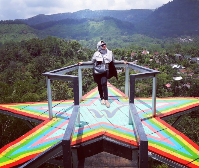 WISATA WATU IRENG Heni P Bastiyan, 1. Pantai Pasir Kencana, 2. Curug Muncar, 3. Curug Bajing , 4. Pantai Slamaran , 5. Museum Batik Pekalongan, 6. Pantai Sunter Depok Indah, 7. Puncak Hanoman Gunung Kendalisodo, 8. Linggo Asri, 9. Kebun Teh Kaliboja, 10. Lolong Adventure, 11. International Batik Center , 12. Gunung Rogojembangan , 13. Wisata Watu Ireng , 14. Pantai Wonokerto , 15. Bukit Pawuluhan, 16. Wisata Mangrove Park Pekalongan, 17. Blackcanyon Petungkriyono, 18. Wisata Curug Madu, 19. Curug Bidadari Jolotigo , 20. Curug Cinde, 21. Monumen Pekalongan, 22. Alun-alun Kota Pekalongan, 23. Alun-alun Bebekan Kedungwuni, 24. Kali Paingan, 25. Curug Lawe, 26. Bendungan Kletak, 27. Curug Blanten, 28. Curug Bekakak, 29. Jembatan Lengkung Surabayan, 30. Taman Kuripan Pekalongan “Nursery Horikultura, 31. Pantai Sari Pekalongan, 32. Bengkelung Park, 33. Kolam Renang Banyubiru Pekalongan, 34. Taman Lapangan Bebekan, 35. Wisata Ciblon, 36. Zatoland Waterboom, 37. Bukit Bintang Kutorojo, 38. La’Ranch Glamping, 39. Telaga Sigebyar Mangunan, 40. Sipare Green Park, 41. Km 0 Pekalongan, 42. Wisata Danau Alkautsar, 43. Dino Park Soko Langit Pekalongan, 44. Masjid Agung Al-Jami Pekalongan, 45. Wisata Bahari PPNP, 46. Nasi Megono Bu Suli – Wisata Kuliner khas Pekalongan , 47. Pusat Grosir Setono