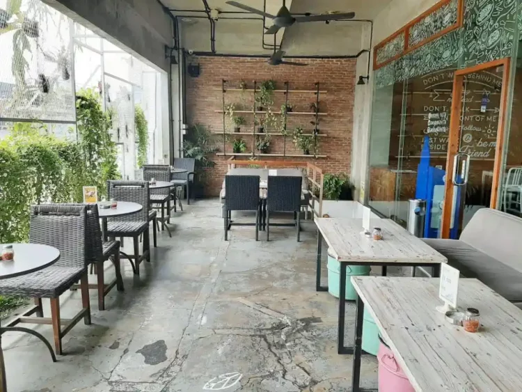 Warung Pasta Kemang, 1. Mamma Rosy, 2. Shisha Cafe Kemang, 3. dia.lo.gue, 4. Warung Pasta Kemang, 5. Amigos Bar & Cantina Kemang, 6. Roti Bakar Kemang, 7. Anomali Coffee Kemang, 8. Eighty Nine Eatery & Spirit, 9. El Asador South American Restaurant Kemang, 10. Alenia Papua Coffee & Kitchen, 11. JPC Kemang Cafe, 12. 1/15 Coffee, 13. Big Brother Kemang, 14. Coffeewar, 15. Chief Coffee Kemang, 16. Maxx Coffee Lippo Mall Kemang, 17. Goni Coffee Kemang, 18. Kopi Cat Cafe, 19. Lobbyn Sky Terrace, 20. Sophie Authentique