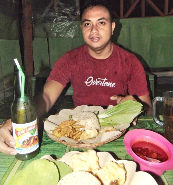 Warung Tutug Oncom TO. Bapak Aki Faqih Santanu, 1. RM Warung Jeruk Ciamis, 2. Mie Bakso H. Oding, 3. Rumah Makan Mergosari, 4. Rumah Makan Ciamis Cobek Beti, 5. Bakar Ikan Zorojoy, 6. Saung Mirah Gapura, 7. Cibiuk Resto sindangkasih, 8. Lesehan Zembar, 9. Ampera Warung Nasi, 10. Rumah Makan Pujaseda, 11. AYAM GORENG KERSEN, 12. SAMARA BINANGKIT, 13. RUMAH MAKAN HJ IMI, 14. Lesehan Simanalagi, 15. Samudra Rumah Makan &amp; Catering, 16. Sate &amp; Gule H. Etom, 17. Rumah Makan Panenjoan, 18. RM Roda Baru, 19. Mom’s Kitchen – Food, coffee, and Pizza, 20. Teen’s Cafe, 21. Warung Tutug Oncom TO. Bapak Aki