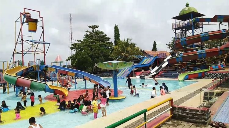 Waterpark Kunci, 1. Kolam Renang Banyu Pratama , 2. Sentul Water Park Cilacap, 3. Tirta Mas Waterpark, 4. Taman Sari Waterpark, 5. Kolam Renang Dwi Tirta, 6. Waterboom Bandaran Cilacap, 7. Kolam Renang Sari Rasa Cilacap , 8. Waterpark Kunci, 9. Bantar Dawa, 10. Pemandian Air Panas Cipari, 11. Tirta Negara Indah di Cilacap Jawa Tengah, 12. Kolam Renang Sasana Tirta, 13. Kolam Renang Tirta Harapan, 14. Kolam Renang Tirta Wening