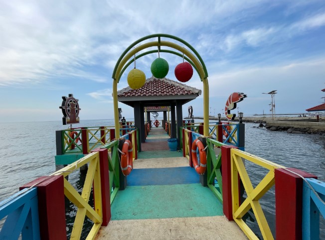 Wisata Bahari PPNPq Andrea Vacation Gallery, 1. Pantai Pasir Kencana, 2. Curug Muncar, 3. Curug Bajing , 4. Pantai Slamaran , 5. Museum Batik Pekalongan, 6. Pantai Sunter Depok Indah, 7. Puncak Hanoman Gunung Kendalisodo, 8. Linggo Asri, 9. Kebun Teh Kaliboja, 10. Lolong Adventure, 11. International Batik Center , 12. Gunung Rogojembangan , 13. Wisata Watu Ireng , 14. Pantai Wonokerto , 15. Bukit Pawuluhan, 16. Wisata Mangrove Park Pekalongan, 17. Blackcanyon Petungkriyono, 18. Wisata Curug Madu, 19. Curug Bidadari Jolotigo , 20. Curug Cinde, 21. Monumen Pekalongan, 22. Alun-alun Kota Pekalongan, 23. Alun-alun Bebekan Kedungwuni, 24. Kali Paingan, 25. Curug Lawe, 26. Bendungan Kletak, 27. Curug Blanten, 28. Curug Bekakak, 29. Jembatan Lengkung Surabayan, 30. Taman Kuripan Pekalongan “Nursery Horikultura, 31. Pantai Sari Pekalongan, 32. Bengkelung Park, 33. Kolam Renang Banyubiru Pekalongan, 34. Taman Lapangan Bebekan, 35. Wisata Ciblon, 36. Zatoland Waterboom, 37. Bukit Bintang Kutorojo, 38. La’Ranch Glamping, 39. Telaga Sigebyar Mangunan, 40. Sipare Green Park, 41. Km 0 Pekalongan, 42. Wisata Danau Alkautsar, 43. Dino Park Soko Langit Pekalongan, 44. Masjid Agung Al-Jami Pekalongan, 45. Wisata Bahari PPNP, 46. Nasi Megono Bu Suli – Wisata Kuliner khas Pekalongan , 47. Pusat Grosir Setono