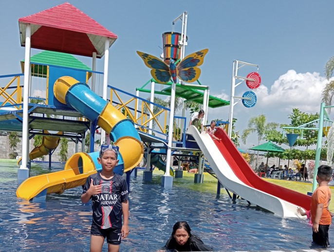 Zatoland Waterboom Chan Dra M, 1. Pantai Pasir Kencana, 2. Curug Muncar, 3. Curug Bajing , 4. Pantai Slamaran , 5. Museum Batik Pekalongan, 6. Pantai Sunter Depok Indah, 7. Puncak Hanoman Gunung Kendalisodo, 8. Linggo Asri, 9. Kebun Teh Kaliboja, 10. Lolong Adventure, 11. International Batik Center , 12. Gunung Rogojembangan , 13. Wisata Watu Ireng , 14. Pantai Wonokerto , 15. Bukit Pawuluhan, 16. Wisata Mangrove Park Pekalongan, 17. Blackcanyon Petungkriyono, 18. Wisata Curug Madu, 19. Curug Bidadari Jolotigo , 20. Curug Cinde, 21. Monumen Pekalongan, 22. Alun-alun Kota Pekalongan, 23. Alun-alun Bebekan Kedungwuni, 24. Kali Paingan, 25. Curug Lawe, 26. Bendungan Kletak, 27. Curug Blanten, 28. Curug Bekakak, 29. Jembatan Lengkung Surabayan, 30. Taman Kuripan Pekalongan “Nursery Horikultura, 31. Pantai Sari Pekalongan, 32. Bengkelung Park, 33. Kolam Renang Banyubiru Pekalongan, 34. Taman Lapangan Bebekan, 35. Wisata Ciblon, 36. Zatoland Waterboom, 37. Bukit Bintang Kutorojo, 38. La’Ranch Glamping, 39. Telaga Sigebyar Mangunan, 40. Sipare Green Park, 41. Km 0 Pekalongan, 42. Wisata Danau Alkautsar, 43. Dino Park Soko Langit Pekalongan, 44. Masjid Agung Al-Jami Pekalongan, 45. Wisata Bahari PPNP, 46. Nasi Megono Bu Suli – Wisata Kuliner khas Pekalongan , 47. Pusat Grosir Setono