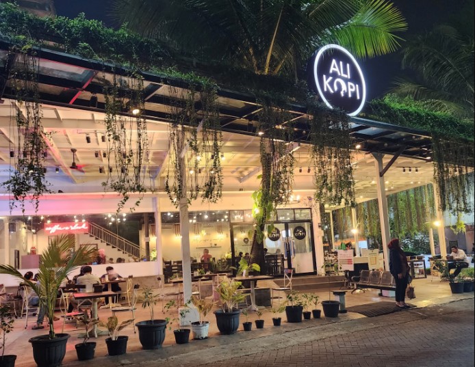 Ali Kopi Cafe & Roastery Friska Febriani Hasibuan, 1. Cafe Batavia, 2. Ali Kopi Cafe & Roastery, 3. Cafe Strawberry, 4. Crematology Coffee Roasters, 5. Onni House Jakarta, 6. Kedai Seni Djakarte, 7. Dancing Goat Coffee Co., 8. Sudutsatu Cafe, 9. Tuttonero Coffee and Eat, 10. Kopitagram – Tomang, 11. Libero (Coffee • Kitchen • Gelato), 12. KOI The, 13. Beatrice Quarters, 14. Kaneel Cafe, 15. Guten Morgen Coffee Lab, 16. Djournal Coffee, 17. Koultoura Coffee – Wang Plaza, 18. Tantular Cafe, 19. Common Grounds Neo Soho, 20. Dinobites Cafe, 21. Wj de Cafe, 22. Coteca, 23. Papa & Mama Bistro and Coffee, 24. Excelso Coffee – Puri Indah Mall, 25. Tamani Cafe, 26. Koultura Kopie, 27. EVLOGIA CAFE & CO, 28. Wyl’s Kitchen – Veranda Residence Puri, 29. Tony Roma’s Pesanggrahan, 30. Teras Koepi, 31. Kopi Lalu, 32. Vilo Artisan Gelato, 33. Rame Coffee & Eatery, 34. Sinilagi – Food and Coffee, 35. O’Good Coffee & Eatery, 36. Tanatap Coffee Meruya, 37. Acaraki, 38. DAKARA COFFEE AND TEA, 39. Gins.co Cafe