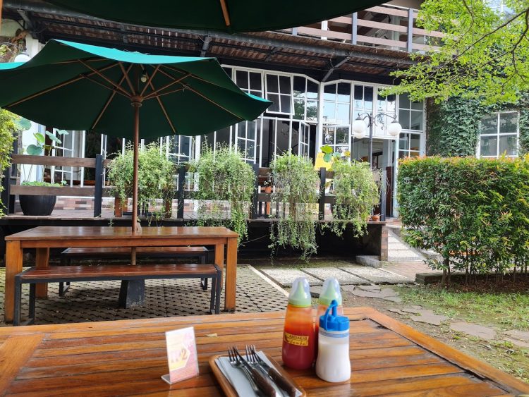 Andakar Steak, 1. Cerita Rasa Nusantara, 2. Andakar Steak, 3. Warung Betawi H. Muhayar, 4. Ayam Goreng Suharti, 5. Warung Betawi H. Apen, 6. Lembur Kuring Bibet, 7. Kuri Kuri, 8. Pusat Jajan Kuliner Kampung Kandang, 9. Pondok Geulis, 10. RM. Ampera Sakato, 11. Nasi Kucing Ragunan, 12. Jambo Kupi, 13. Brown Fox Waffle &amp; Coffee, 14. Javatic Cafe &amp; Resto, 15. Roti Bakar 88 Ampera, 16. Sanur Kafe