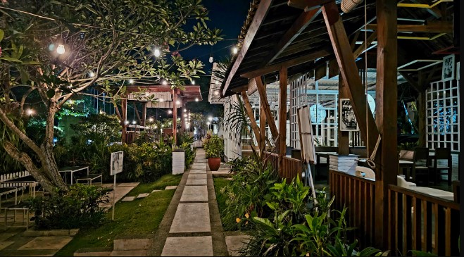 Bataputi Coffee House Fera Fei, 1. Cokelat Klasik, 2. Cafe Sawah Pujon Kidul, 3. BVGL Gelato and Friends Malang, 4. My Kopi O! Malang, 5. Java Dancer Coffee – Jakarta, 6. Roketto Coffee & CO, 7. The Arbanat Kitchen Cafe Lounge, 8. Simpang Luwe Cafe & Resto, 9. Labore coffee eatery, 10. Cafe LaiLai, 11. Robucca, 12. Jank Jank Wings, 13. Vosco Coffee, 14. 8 Oz Coffee Studio, 15. Bataputi Coffee House, 16. Bureau Coffee, 17. DW Coffee Shop, 18. Gartenhaus Co – Working Space, 19. GOLDEN HERITAGE KOFFIE, 20. Kopituju, 21. kopi.pisan, 22. Cafe Litchi, 23. Bohemian Cafe, 24. Semusim Cafe, 24. Ruang Rindu Kopi, 25. Kedai Pok Ami-ami, 26. Kopi Titik Koma Buring, 27. Logo Cafe, 28. Take.Mie, 29. Burger Bundder Malang